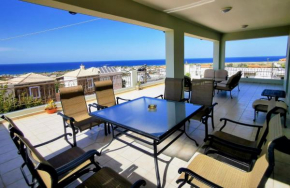 Scenic Seaview Apartment for Families & Groups